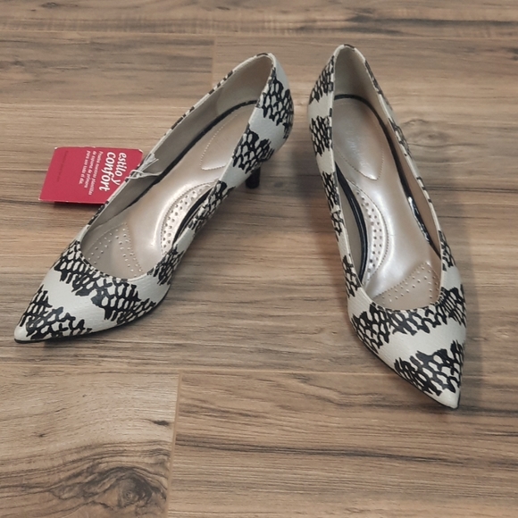 Dex Flex Comfort  Ivory and black pattern heels Size 9 - Picture 1 of 7